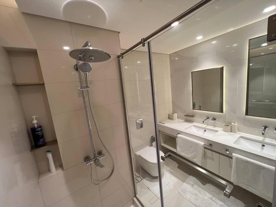 Luxstay - 2 Bedroom With Sea View In Vista Harbour * Dubai